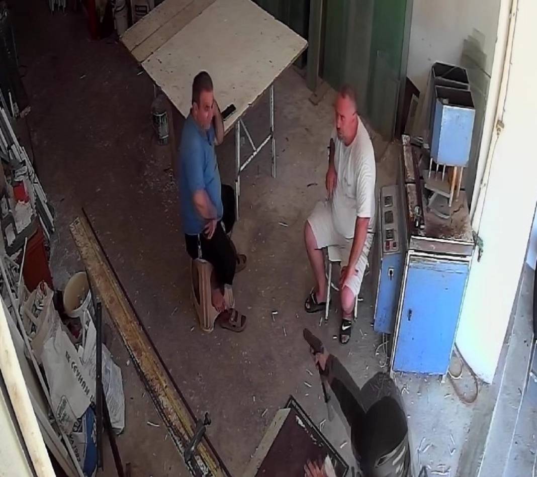 Bir garip olay! Taburede otururken silahlı saldırıya uğradı 4